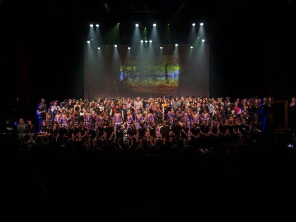 DvM Humaniora en Basisschool - Totaalspektakel 'Buren' © Tim Delmoitie