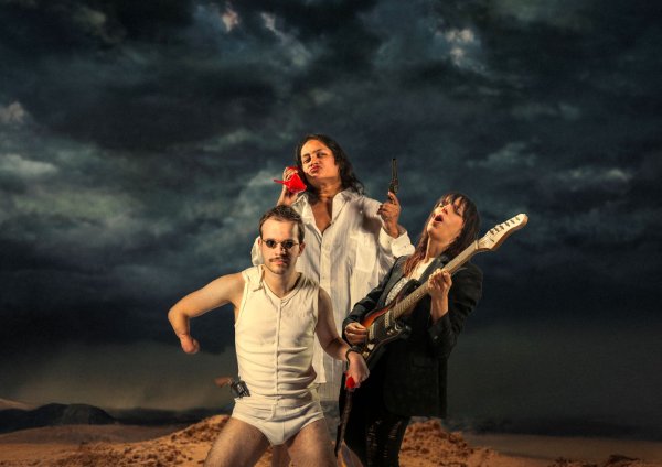 Theater Stap & Compagnie Lodewijk/Louis -  CARMEN (foto © Monday Agbonzee Jr)