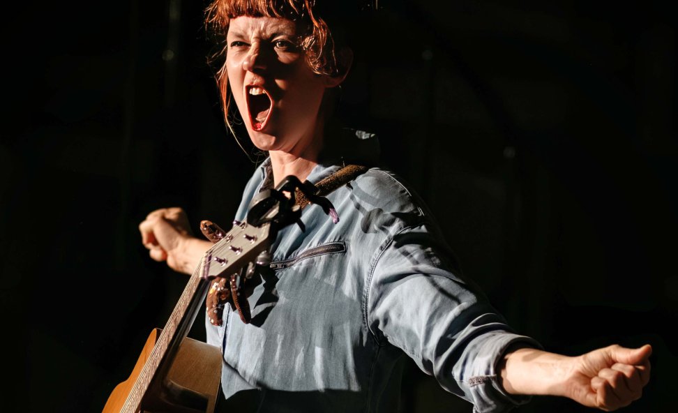 Els Degryse - De vrouw die haar clitoris verkoopt (foto © Manu Behaeghe)