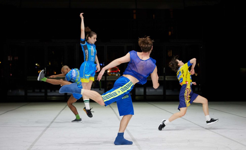 Ioannis Mandafounis / Dresden Frankfurt Dance Company - À la carte (foto © Dominik Mentzos)